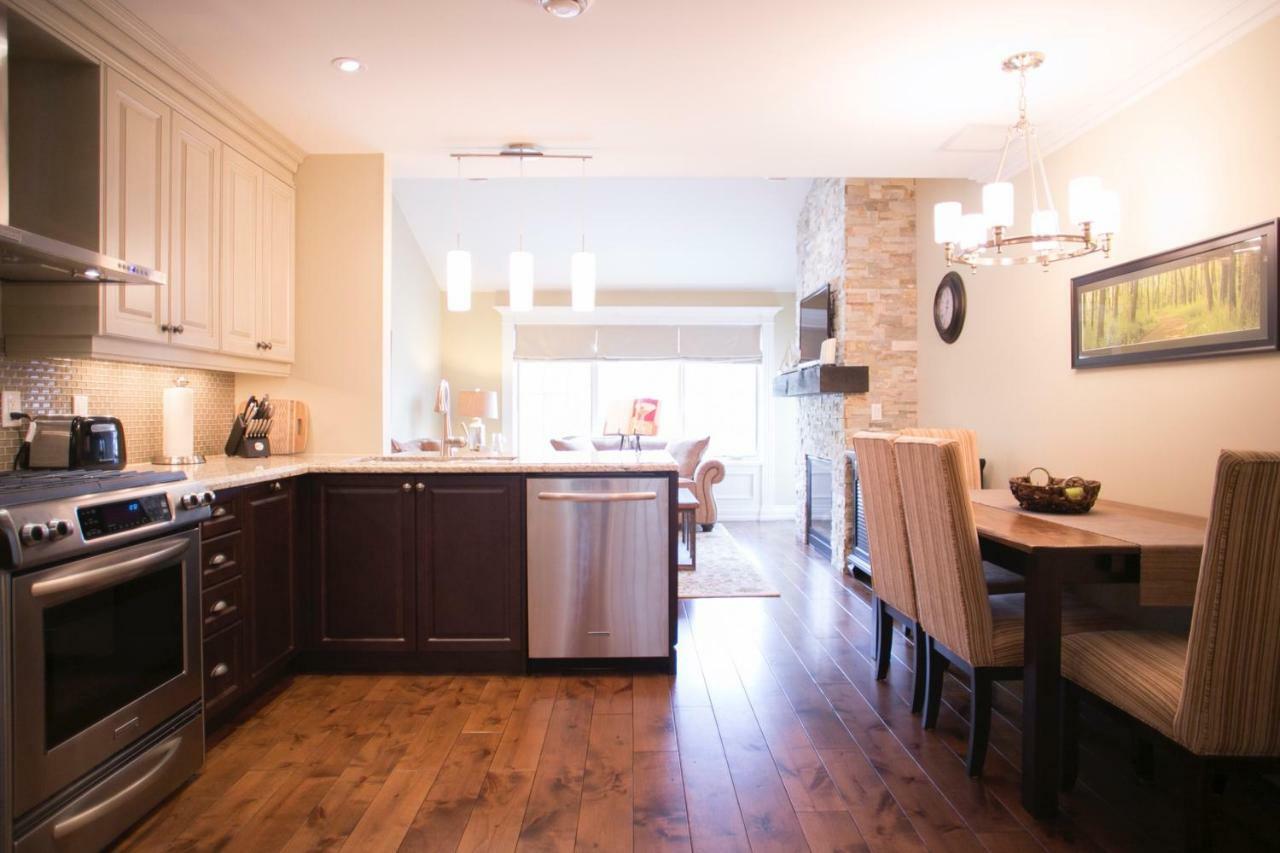 124 On Queen Hotel & Spa Niagara-on-the-Lake Kültér fotó A kitchen in a typical condominium
